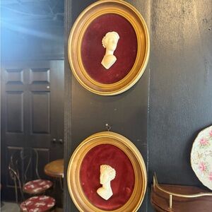 Classic Gold Framed Red Velvet Cameo Wall Plaque - Unbranded